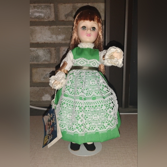 🆕️Vintage 1980s Miss IRELAND Doll #1105 ~The Wonderful World of Effanbee Dolls - Picture 4 of 7
